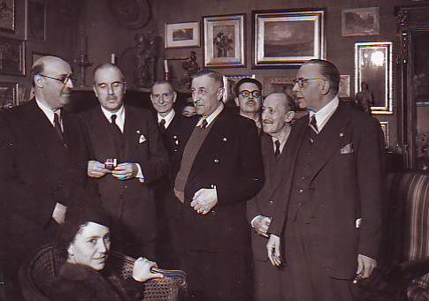 gruppo dei Romanisti nello studio dell'Antiquario Augusto Jandolo (1941)